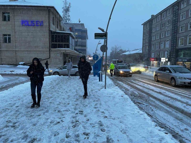 Erzurum’da kar yağışı etkili oldu
