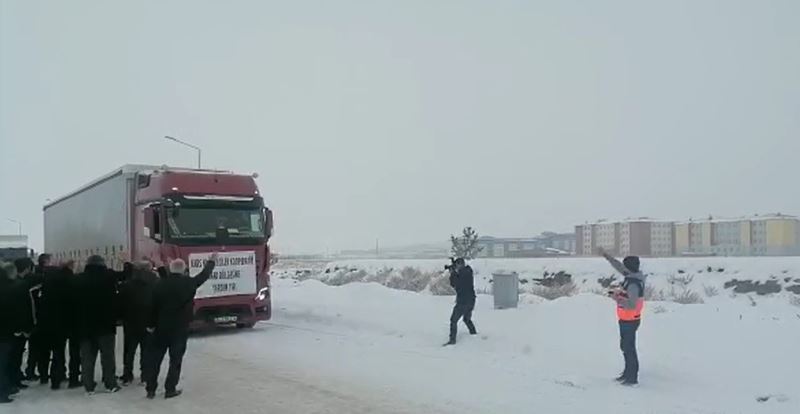 Kars’tan deprem bölgesine yardımlar sürüyor