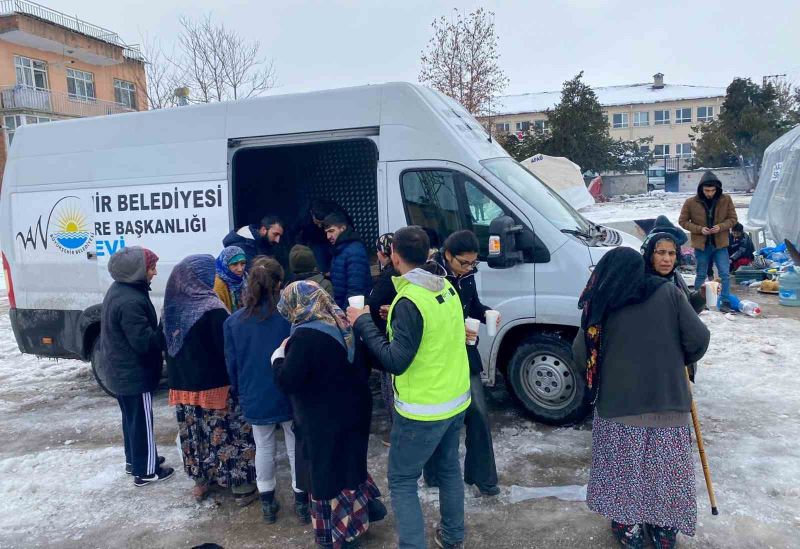 Van Büyükşehir Belediyesi deprem bölgesi için personel ve malzeme desteğini sürdürüyor