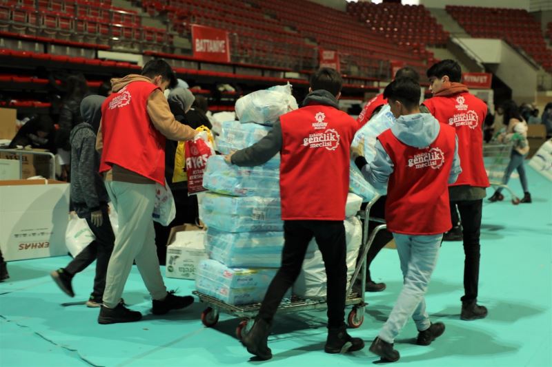 Karatay’dan Hatay’a 48 tır yardım malzemesi