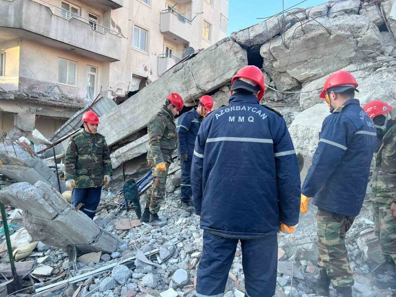 Azerbaycan orman yangınlarının ardından deprem bölgesinde
