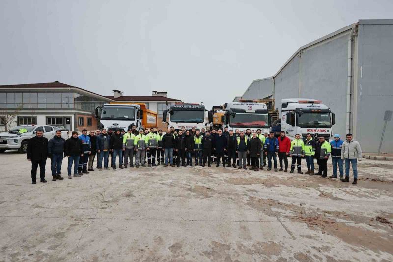 Denizli Büyükşehir tüm imkanlarıyla deprem bölgesinde