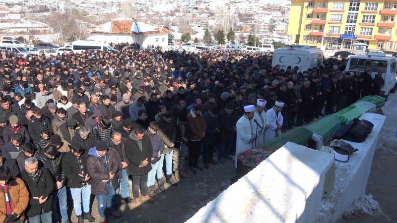 Deprem, ailesini hayattan kopardı: Eşi, 4 yaşındaki kızı, kız kardeşi ve kuzeni toprağa verildi
