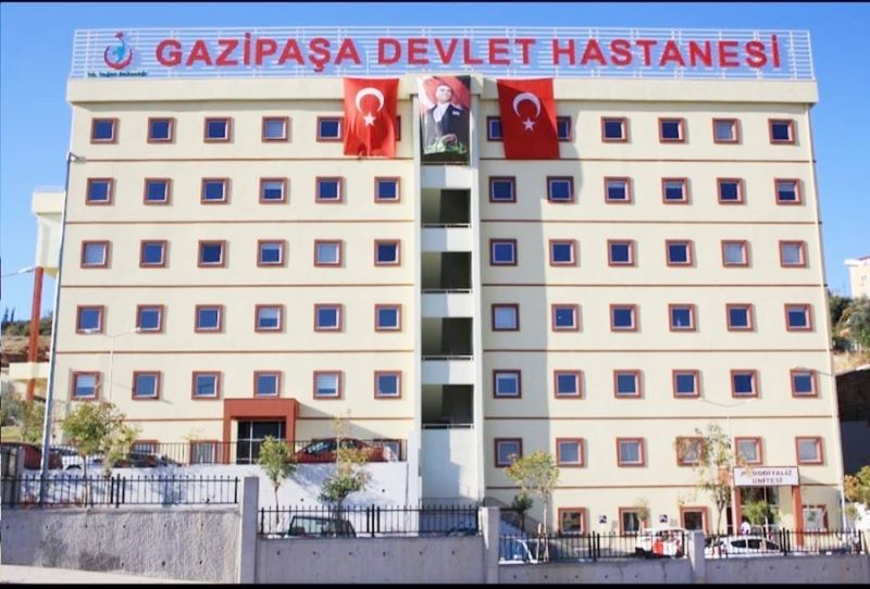 Hastane afetzedelere sağlık hizmeti veriyor
