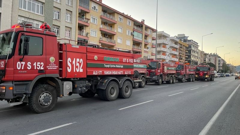 Antalya’dan deprem bölgesine gönderilen 20 arazöz, içme suyu ihtiyacını karşılayacak
