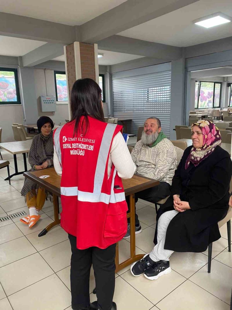 İzmit’te depremzedelerin yaraları sarılıyor