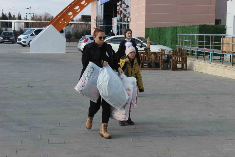 Kırklareli’nde deprem bölgesine yardımlar sürüyor