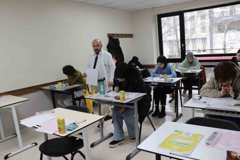 İzmit Belediyesi Çınar Akademi’de kabul kurum sınavı gerçekleşti