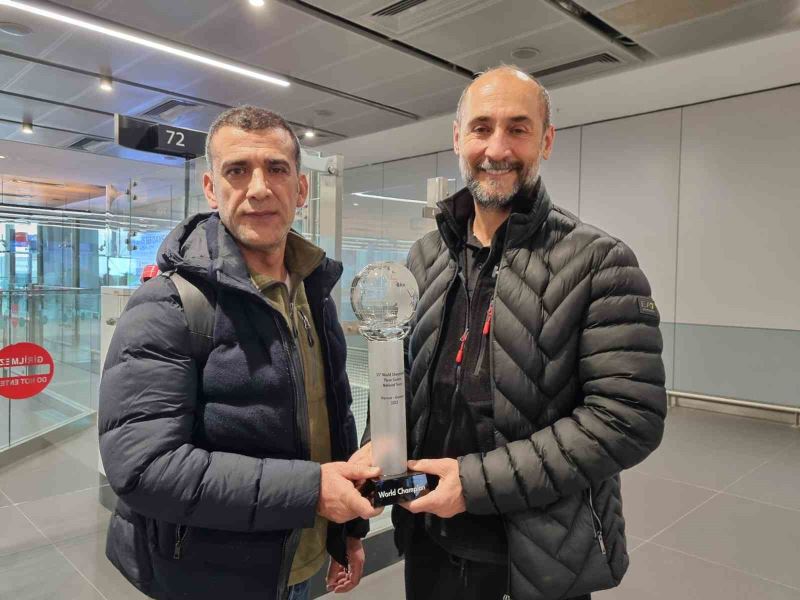 Şampiyon milli bilardocular Semih Saygıner ve Tayfun Taşdemir yurda döndü
