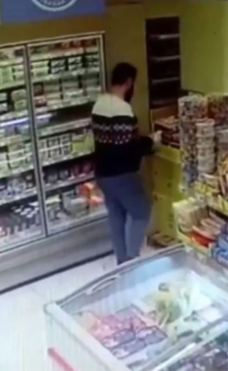 Pendik’te markette peynir ve süt hırsızlığı kameraya yansıdı
