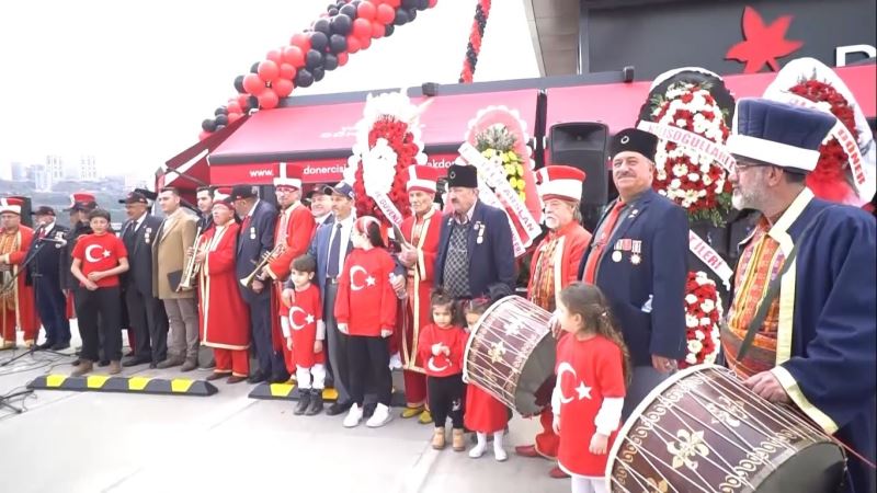 Çanakkale Zaferi yıldönümünde gazilere ve Ankara’ya göç eden depremzedelere döner ikramı