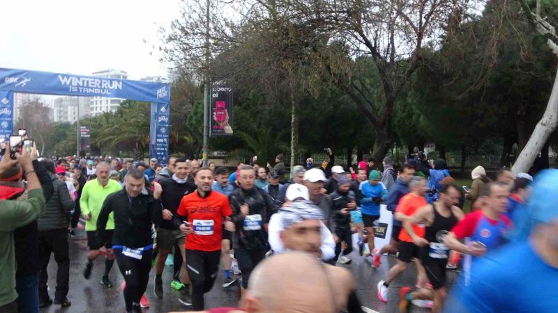Winter Run İstanbul’da yarışmacılar deprem bölgesine yardım için koştu
