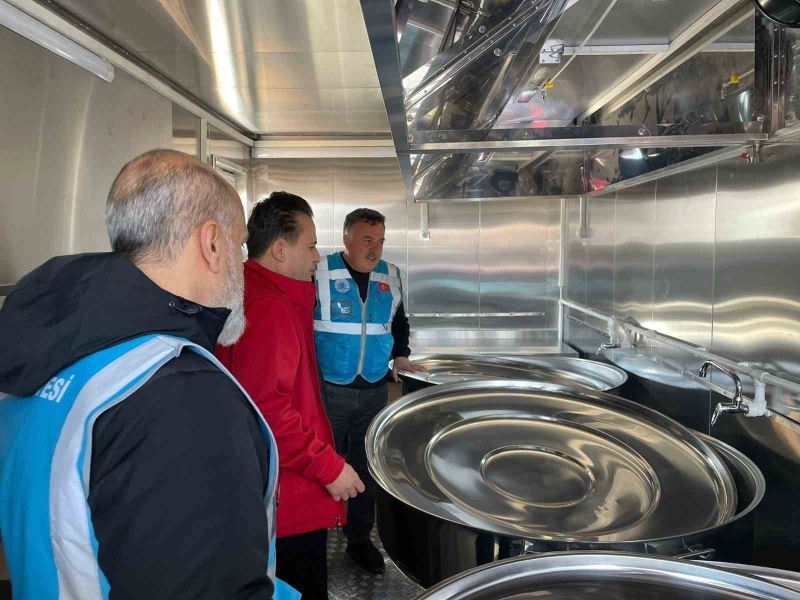 Tuzla Belediyesi Hatay’ın Kırıkhan ilçesinde iftar sofrası kuruyor