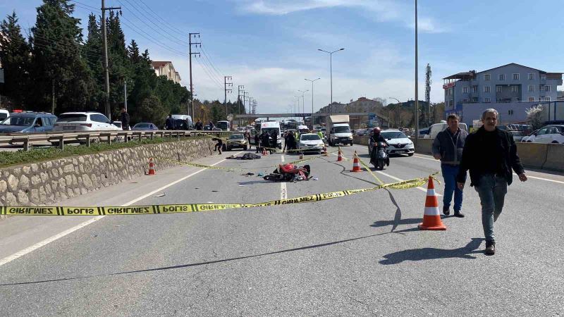 Motosiklet tır dorsesinin altına yuvarlandı, sürücü hayatını kaybetti
