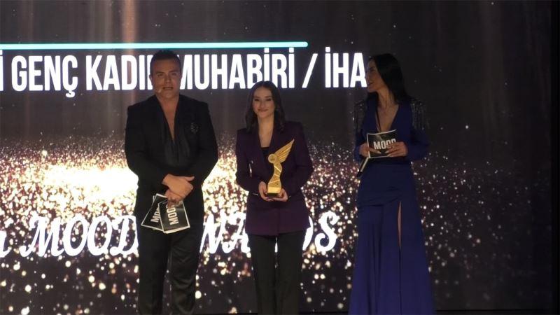 12’nci Mood Ödülleri’nde İHA Muhabiri Hasibe Karadağ’a ödül