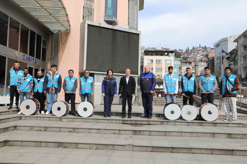 Kimliği olmayan davulcular dikkat