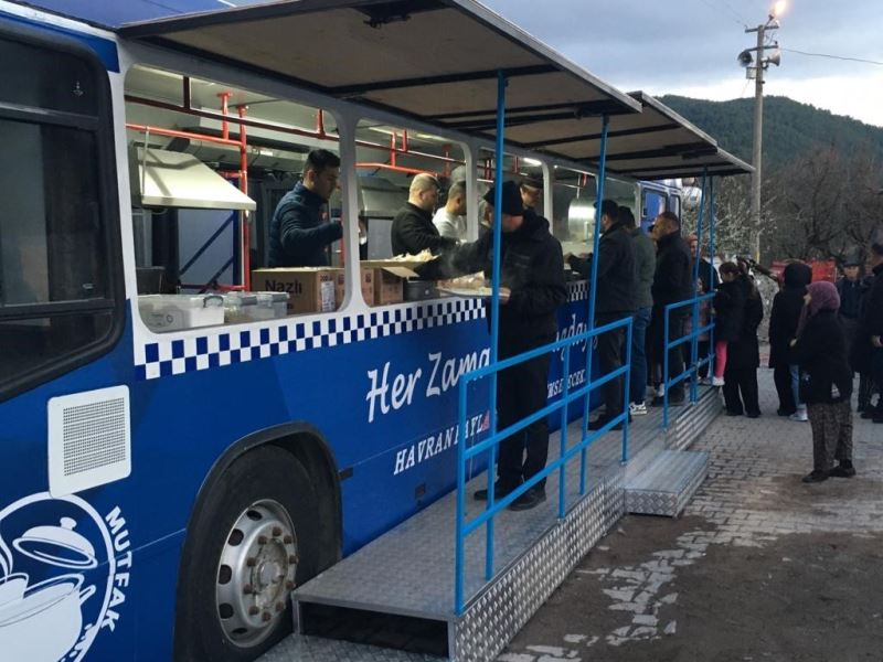 Mobil aşevi ile iftar sofrası vatandaşın ayağına gidiyor