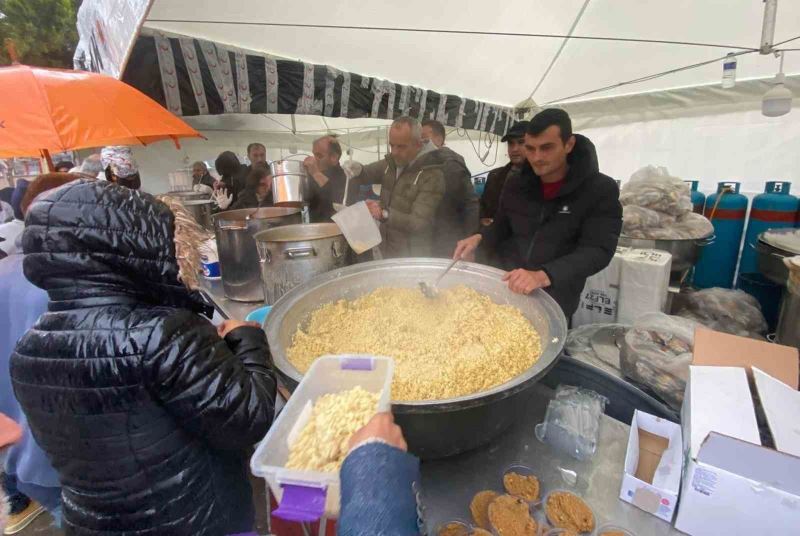 Lapseki Belediyesi deprem bölgesinde iftarlara başladı