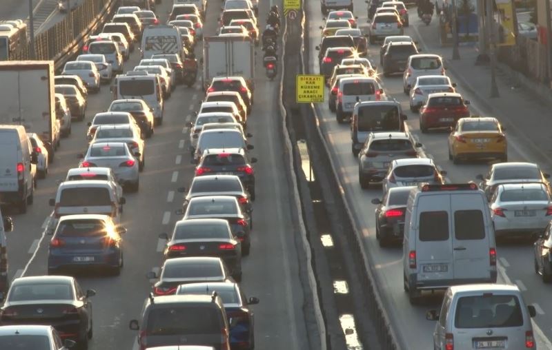 İstanbul’da iftar öncesi trafik yoğunluğu yüzde 72’ye çıktı
