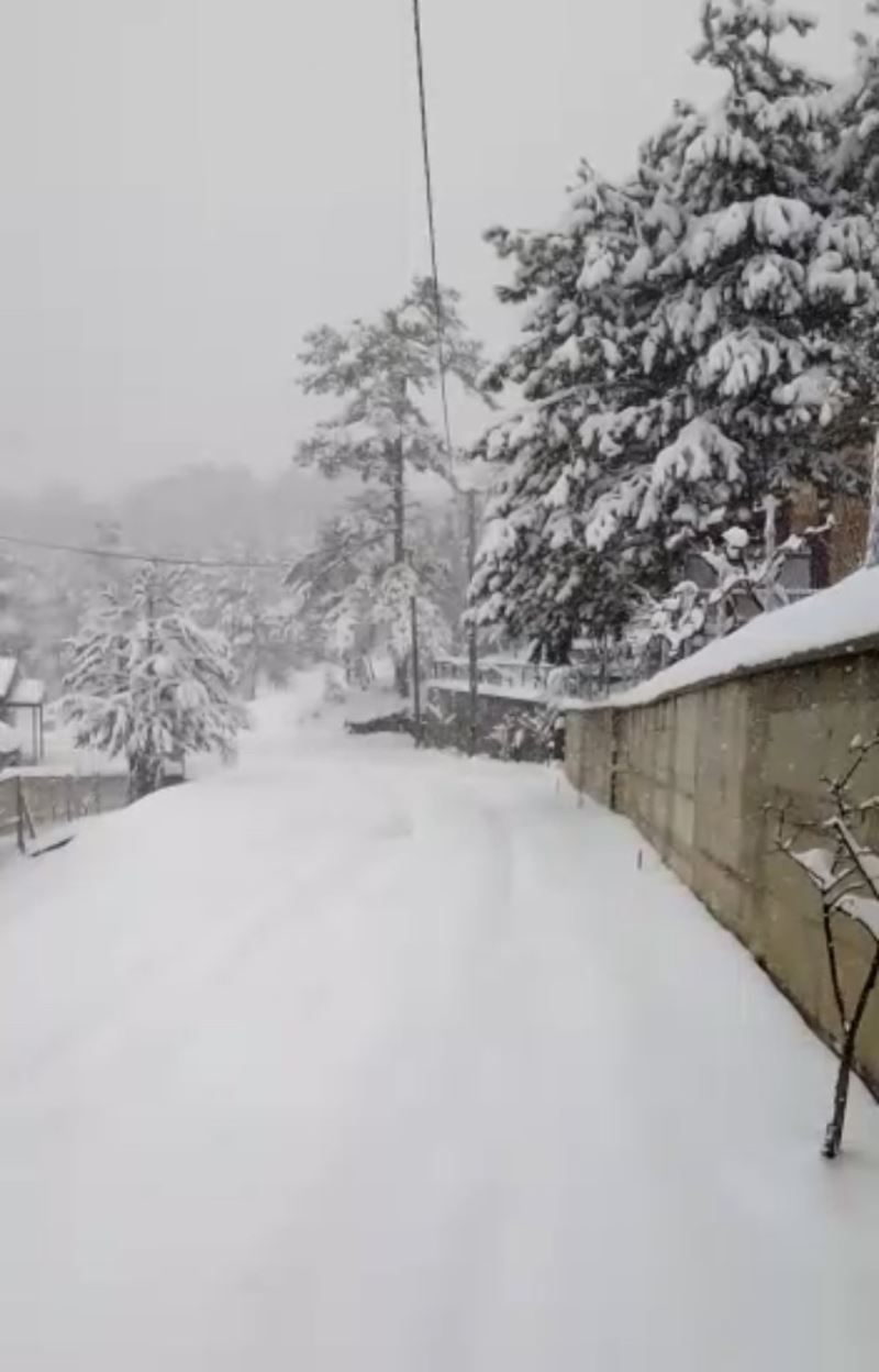 Bursa’nın dağ köyleri kar altına kaldı
