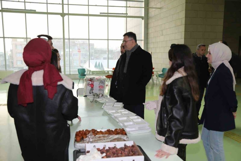 BTÜ Rektörü Prof. Dr. Naci Çağlar iftarda öğrencilerle buluştu
