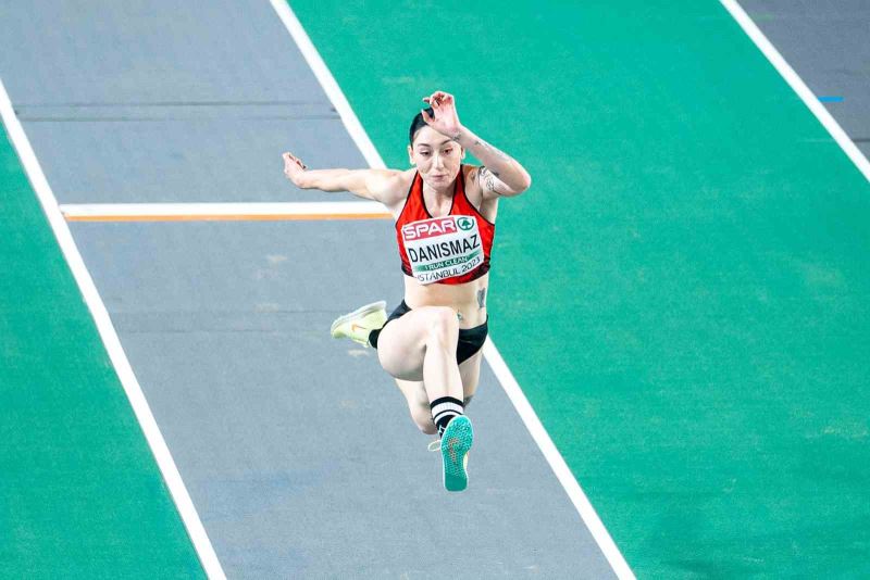 37. Avrupa Salon Atletizm Şampiyonası’nda kadınlar 3 adım atlama finalinde Tuğba Danışmaz, 14.31 m’lik derecesiyle altın madalya kazandı.
