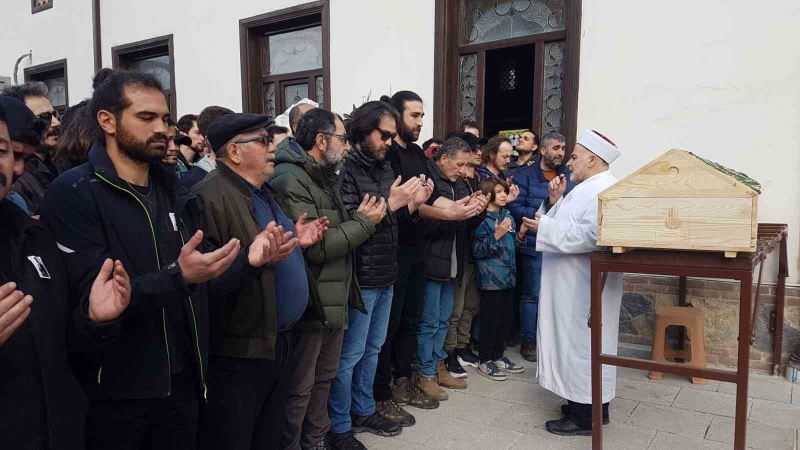 Çığ düşmesi neticesinde hayatını kaybetmişti, son yolculuğuna uğurlandı
