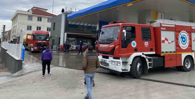 Akaryakıt istasyonunda mazot parladı, bomba gibi ses duyuldu
