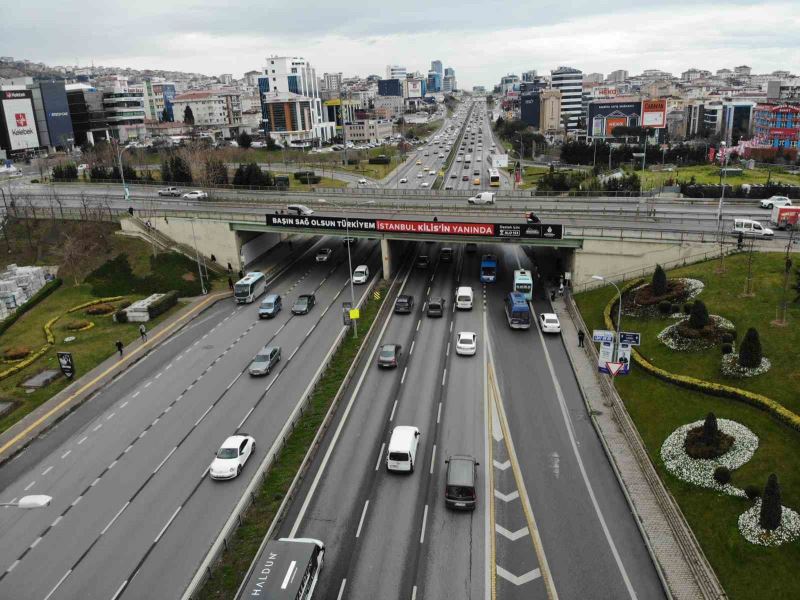 Maltepe’de betonunda midye kabukları ve paslı demirler görünen köprü havadan görüntülendi
