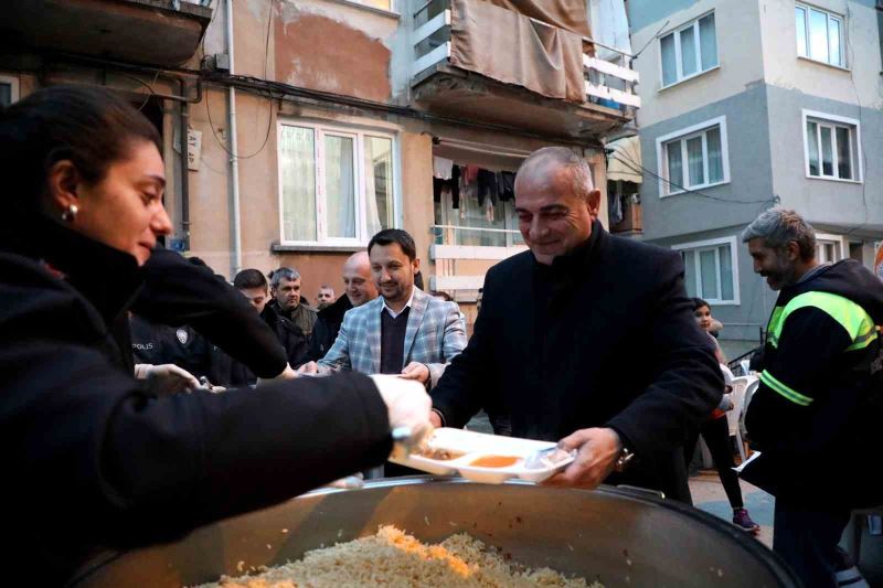 Gemlikliler sokak iftarında buluştu
