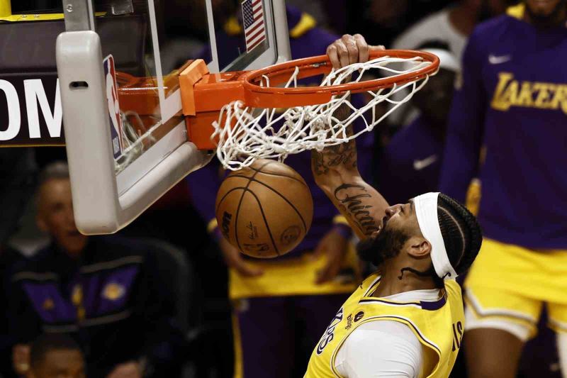 Los Angeles Lakers ve Atlanta Hawks play-off’lara yükseldi
