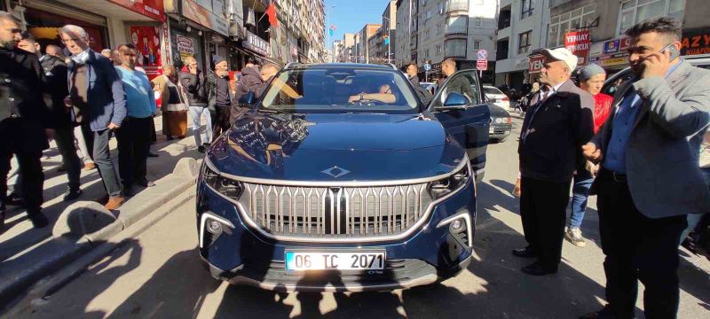 İçişleri Bakanı Süleyman Soylu, TOGG ile Esenler sokaklarını gezdi
