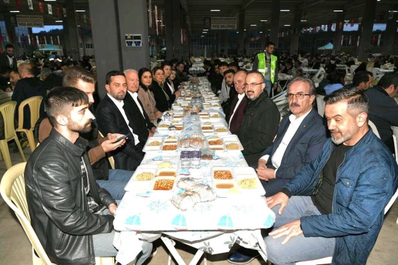 Lapseki Belediyesi’nin Ramazan iftarları sürüyor