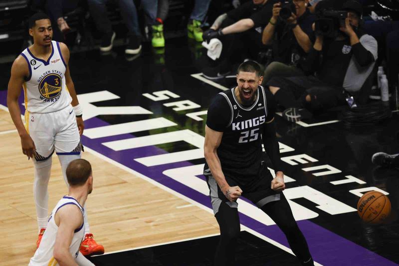 Sacramento Kings, Golden State karşısında seride durumu 2-0 yaptı
