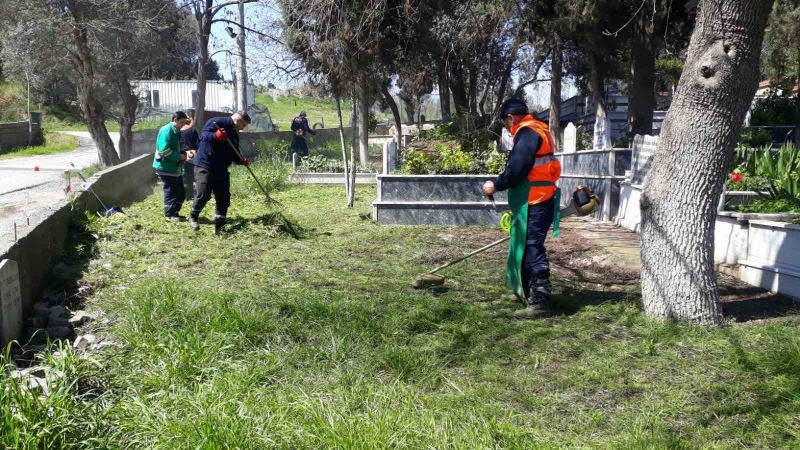 Gebze’de mezarlıklar temizleniyor

