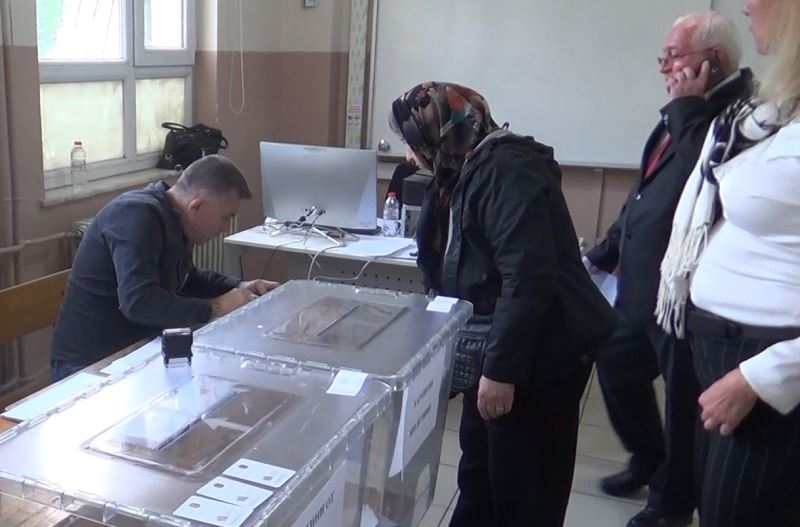 Tekirdağ’da yaşayan çifte vatandaşları oylarını kullandı
