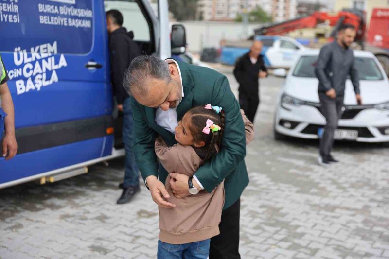 Küçük depremzedelerin bayramlık sevinci
