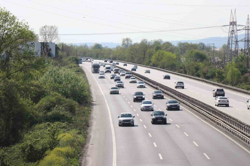 Anadolu Otoyolu Sakarya geçişinde akıcı bayram yoğunluğu
