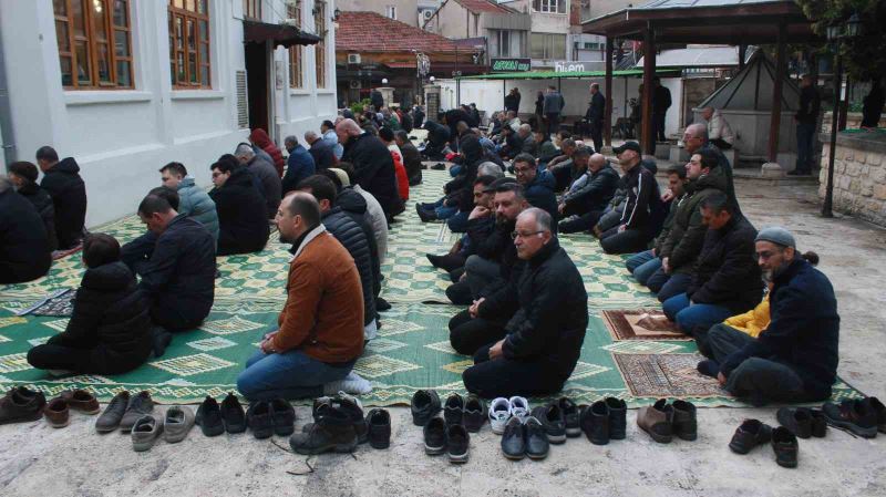 Kırklareli’de Ramazan Bayramı’nda vatandaşlar camilere akın etti
