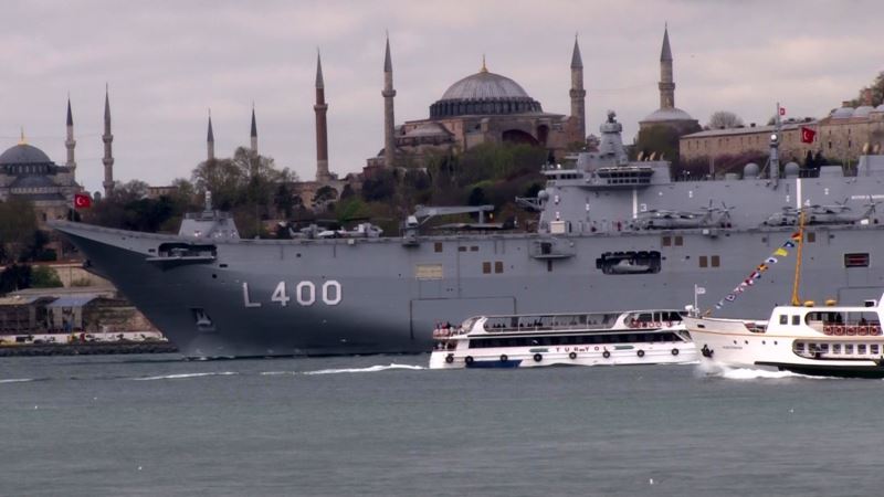 TCG Anadolu, İstanbul Boğazı’nda seyretti