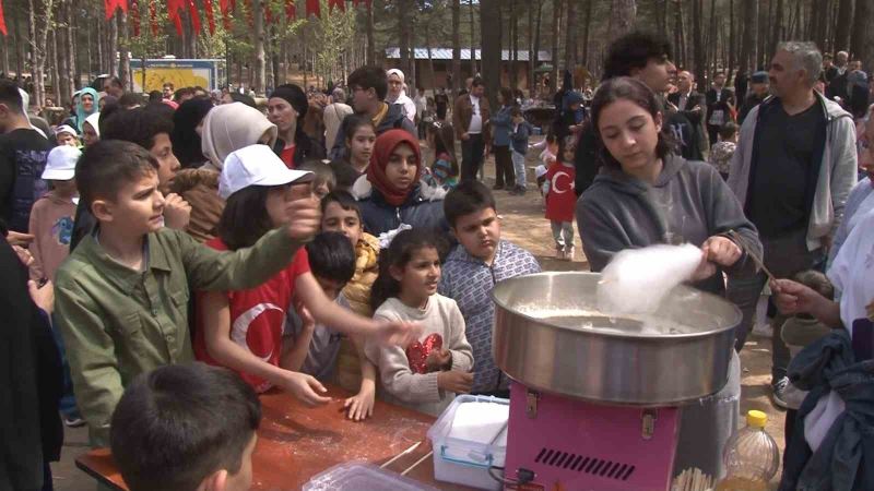 Bakan Kurum ’Çevre ve Çocuk Şenliği’nde çocuklarla buluştu
