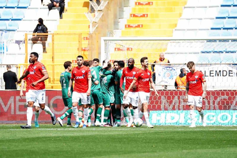 Spor Toto Süper Lig: Kasımpaşa: 1 - Konyaspor: 2 (İlk yarı)
