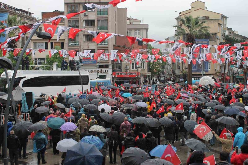 Ekrem İmamoğlu, Biga’da ‘Halk Buluşması’nda vatandaşlara seslendi
