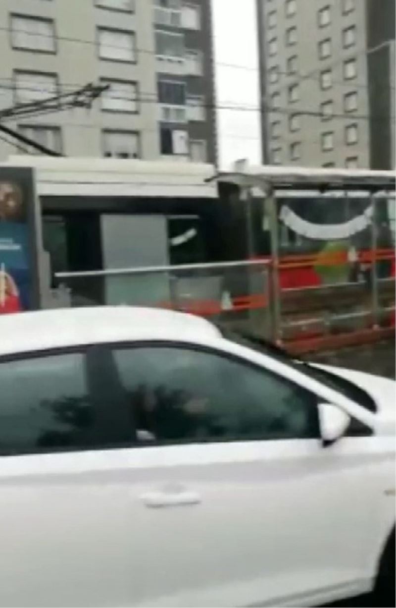 Tramvay arızalanınca yolda kalan vatandaşlardan Ekrem İmamoğlu’na tepki
