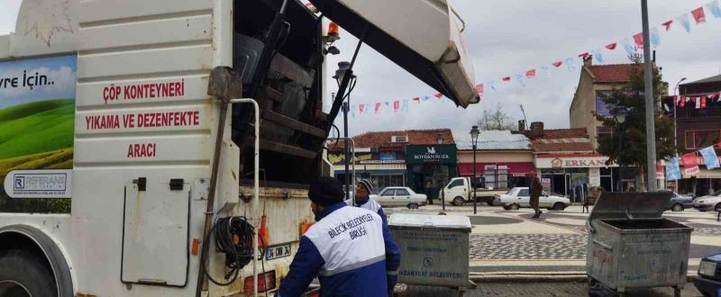 İlçedeki tüm çöp konteynırları yıkandı
