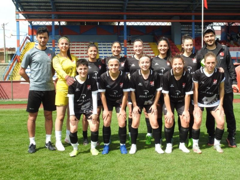 Bilecikspor bayan futbol takımı gol oldu yağdı
