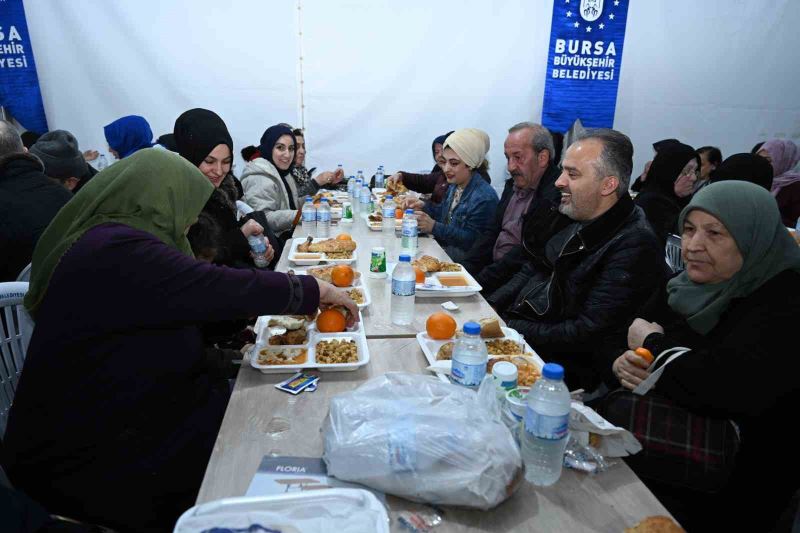 Başkan Aktaş, iftarını Emirsultan’daki vatandaşlarla açtı