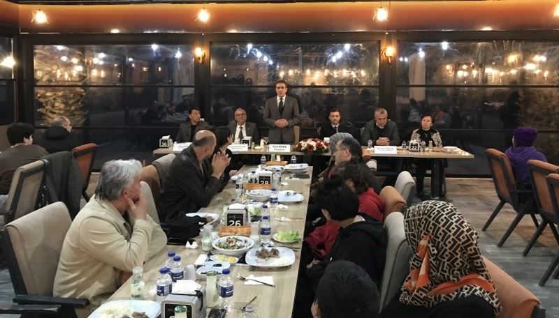 Burhaniye’de Kaymakam Memiş, öksüz ve yetimlerle iftar yaptı
