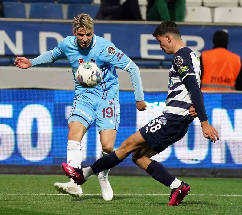 Spor Toto Süper Lig: Kasımpaşa: 1 - Trabzonspor: 0 (İlk yarı)
