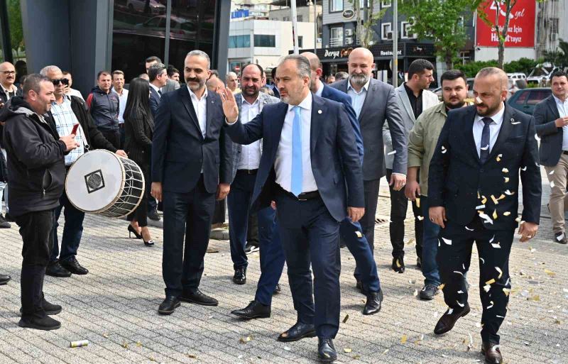 Bursa Büyükşehir işçisi bayram yaptı
